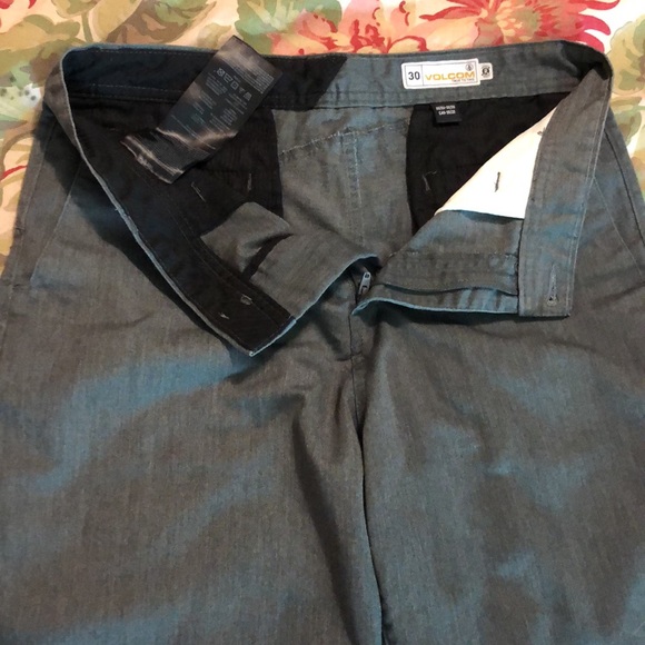 VOLCOM Size 30 Skate Surf Shorts Pockets Bermuda Length Deep Gray $48 NEW - Picture 7 of 13